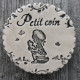 faïence ronde "Petit coin" (petite fille sur son pot)
