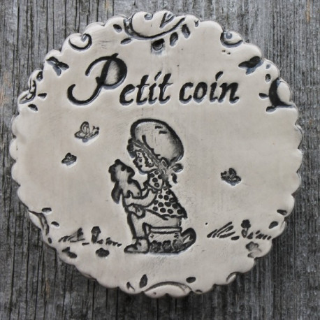 faïence ronde "Petit coin" (petite fille sur son pot)